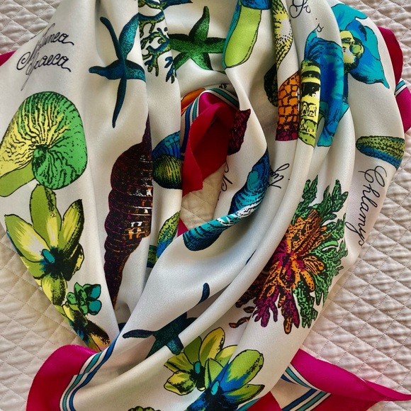 SHELLS, fun vintage square scarf - Picture 5 of 9